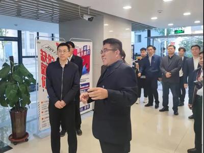 省教育廳張春生副廳長一行蒞臨我系調研指導影視傳媒技術開發(fā)工作